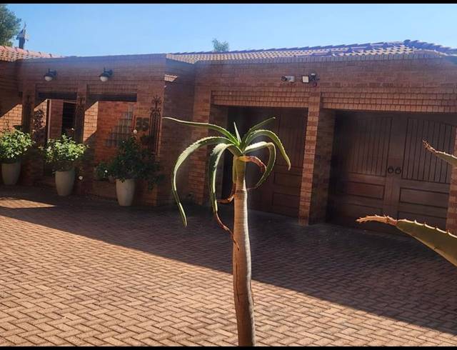 4 BEDROOM HOUSE FOR SALE IN GREENHILLS